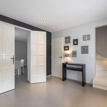 Modern With Private Heated Pool *