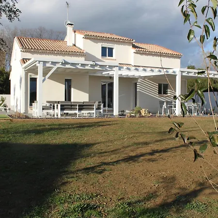 Modern With Private Heated Pool Saint-Genies-de-Fontedit